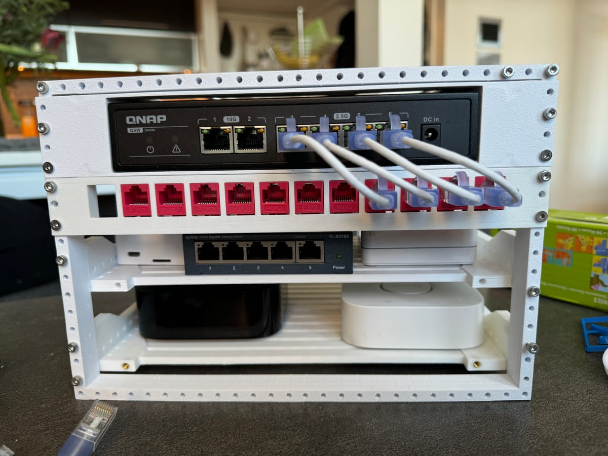 I Built a Mini Homelab media server rack